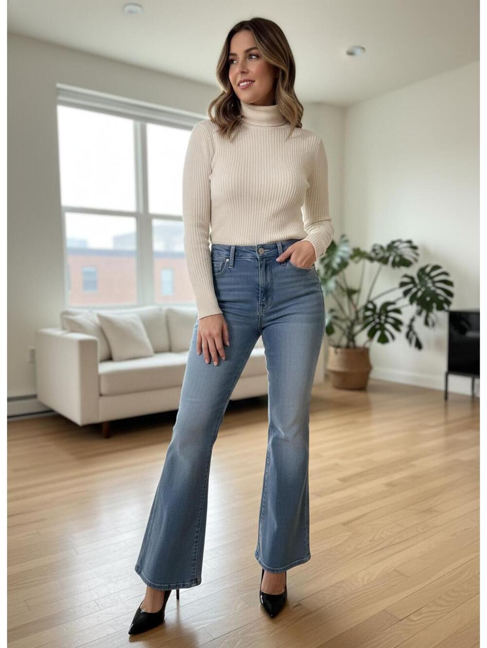 Good American Women's Flared Light Blue Jeans Size 6/28